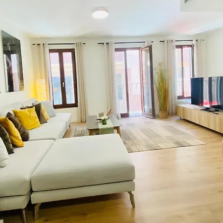 With 2-en Bedrooms Aparthotel