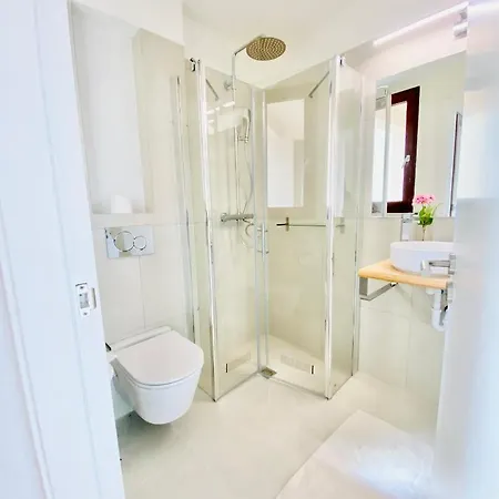 With 2-en Bedrooms Aparthotel